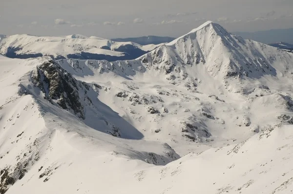 Vinterlandskap i retezat berg, Rumänien — Stockfoto