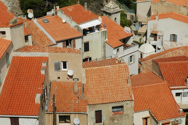 Hus tak i bonifacio, Korsika, Frankrike — Stockfoto
