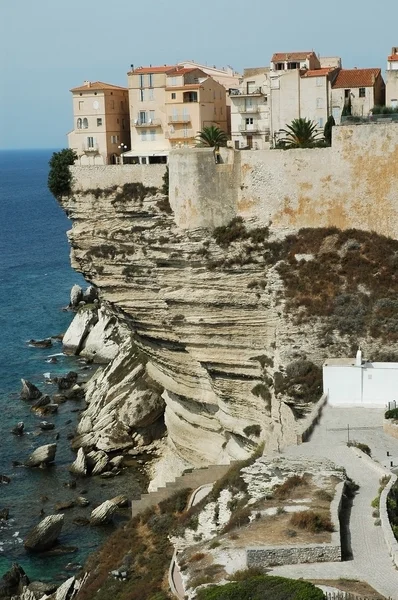 Staré město Bonifacio na sea cliff, Korsika, Francie — Stock fotografie