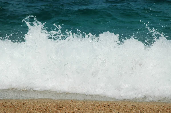 Waves in the Mediterranean sea — Stock Photo, Image