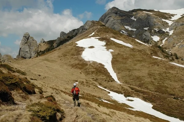 Trekking in ciucas bergen, Roemenië — Stockfoto