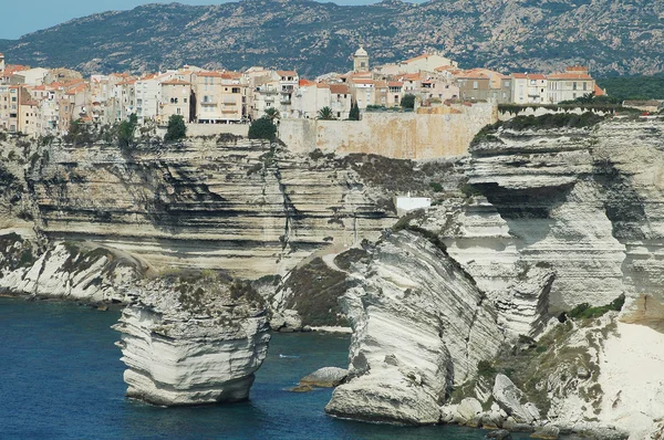 Bonifacio casco antiguo en el acantilado del mar, Córcega, Francia — Foto de Stock