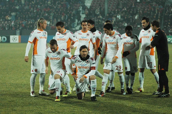 Fotbalový zápas začíná jako roma - cfr cluj — Stock fotografie