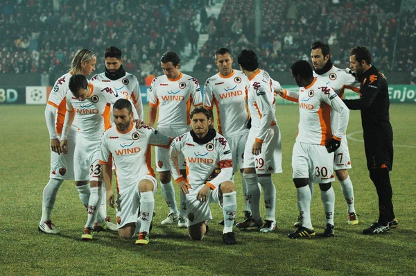 Fotbalový zápas začíná jako roma - cfr cluj — Stock fotografie