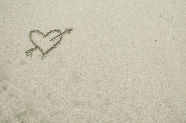 A szív homokba rajzolt — Stock Fotó