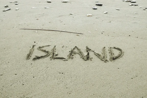 Isla, letras en la arena — Foto de Stock