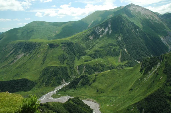 Gruzínské vojenské silnice, Kavkaz, hranice mezi Ruskem a Gruzií — Stock fotografie