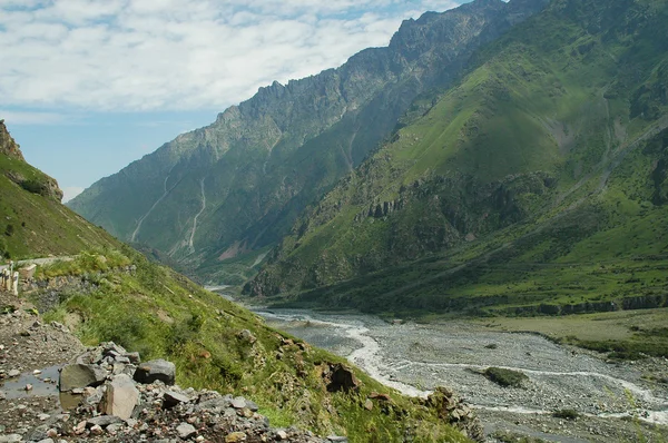 Autostrada militare georgiana, Caucaso, confine tra Georgia e Russia — Foto Stock