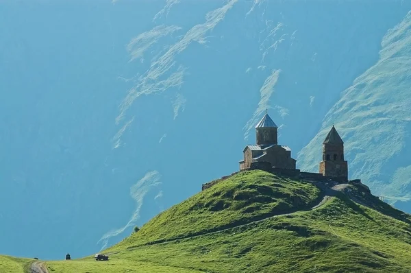 Tsminda Sameba orthodox monastery, Kazbegi, Georgia — Stockfoto