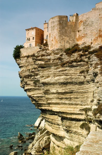 Staré město Bonifacio na sea cliff, Korsika, Francie — Stock fotografie