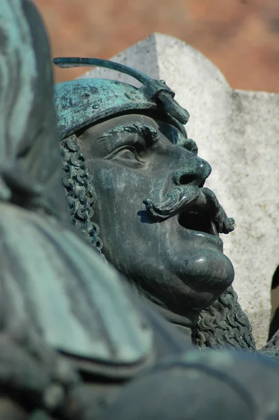 Rzeźba szczegółowo króla Mathiasa statua grupy. Cluj-Napoca, Rumunia — Zdjęcie stockowe