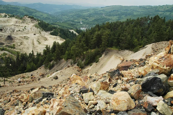 Açık döküm altın madeni, Romanya — Stok fotoğraf