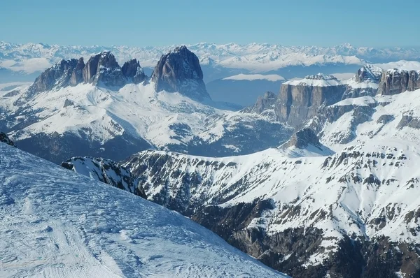 Estación de esquí en las Dolomidades, Dolomiti - Italia en invierno — Foto de Stock