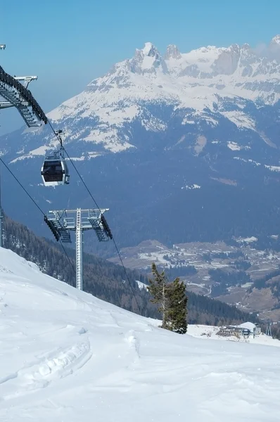 Skiers on the slope — Stock Photo, Image