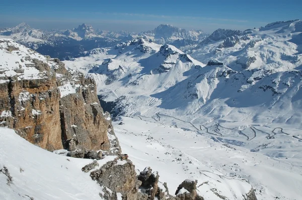 Lyžařské středisko v vrcholky Dolomit, dolomiti - Itálie v zimě — Stock fotografie
