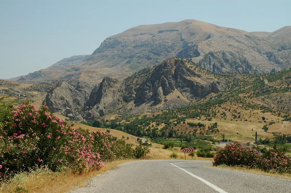 Carretera en Kurdistán del Norte, Turquía — Foto de Stock