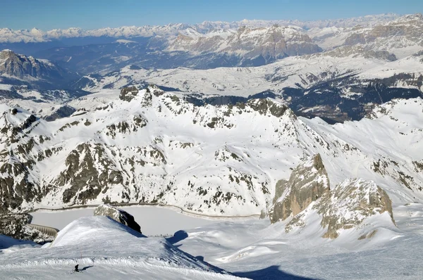在 dolomities，dolomiti-意大利冬季滑雪度假村 — 图库照片