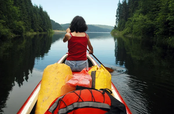 Canoeing girl on a lake — Stock Photo, Image