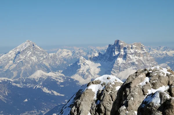 Schneebedeckte Berge in den italienischen Dolomiten, Dolomiten — Stockfoto