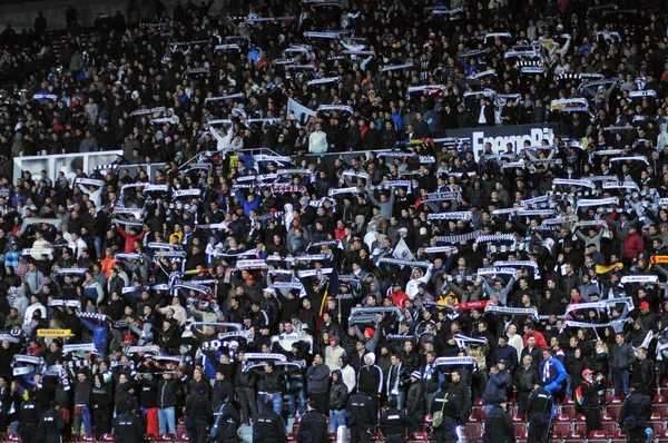 FC u cluj team ultras supporters op een voetbalwedstrijd — Stockfoto