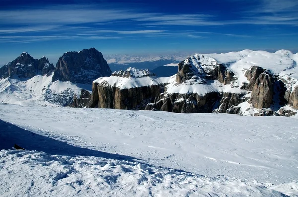Estación de esquí en las Dolomidades, Dolomiti - Italia en invierno —  Fotos de Stock
