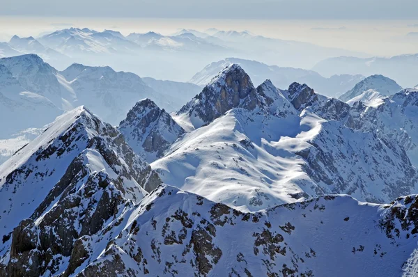 Estación de esquí en las Dolomidades, Dolomiti - Italia en invierno —  Fotos de Stock