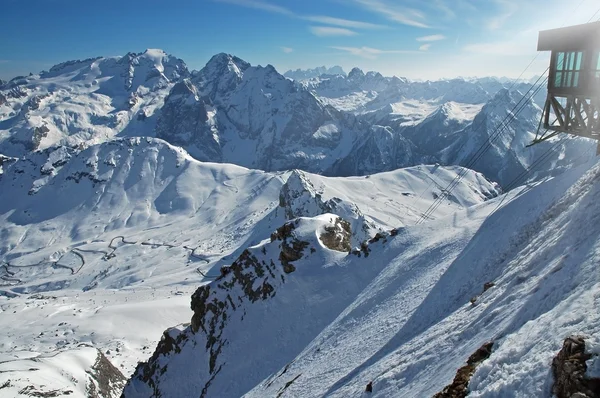 Skigebiet in den Dolomiten, Dolomiten - Italien im Winter — Stockfoto