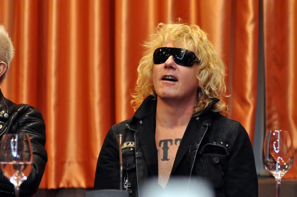Estrella del rock en conferencia de prensa — Foto de Stock