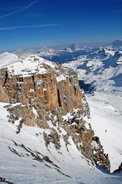 Ski-oord in de Dolomieten, dolomiti - Italië in de winter — Stockfoto