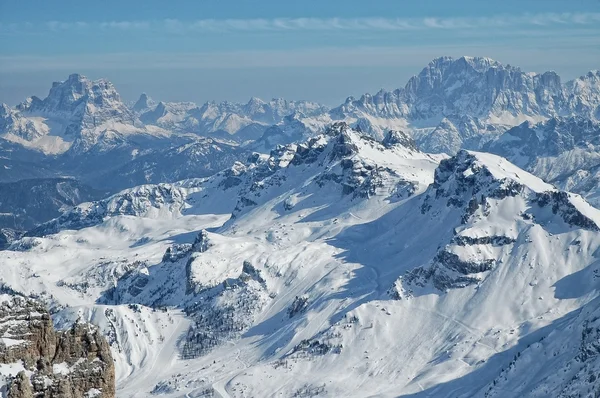 Dolomities、ドロミティ - 冬の間イタリアのスキー リゾート — ストック写真
