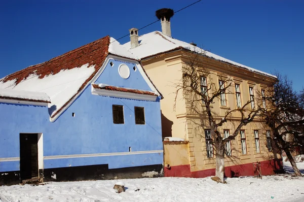 Zasněžené saské domy v viscri, Sedmihradsko — Stock fotografie