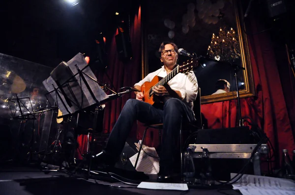 La leggenda chitarrista Al di Meola che suona dal vivo — Foto Stock