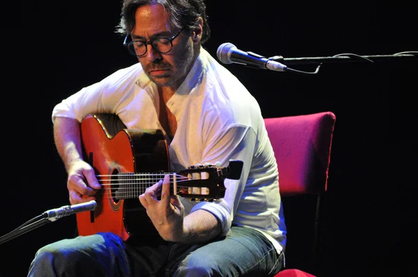 Lenda do guitarrista Al di Meola tocando ao vivo — Fotografia de Stock