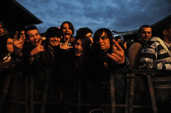 Fans på en live-konsert — Stockfoto