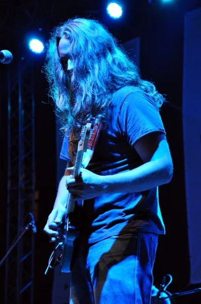 Live rockconcert, gitarist op het podium — Stockfoto