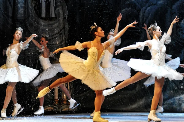 El ballet estatal ruso Sankt Petersburg sobre hielo —  Fotos de Stock