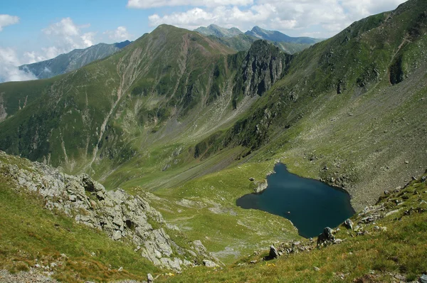 Avrig lake, bergen van fagaras, Roemenië — Stockfoto