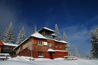 kış, kar kaplı dağ tatil evi