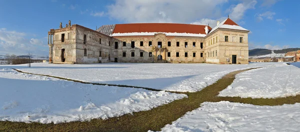 Πανόραμα του κάστρου banffy στο bontida, κοντά στο cluj napoca, Ρουμανία — Φωτογραφία Αρχείου
