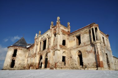 de ruïnes van kasteel banffy in bontida, in de buurt van Cluj-Napoca, Roemenië