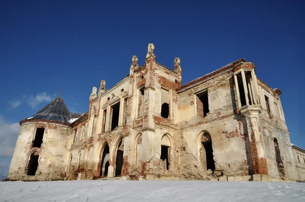 Le rovine di Banffy Castle a Bontida, vicino Cluj Napoca, Romania — Foto Stock