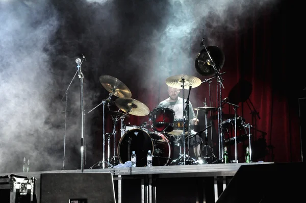 Banda de rock se apresenta ao vivo — Fotografia de Stock