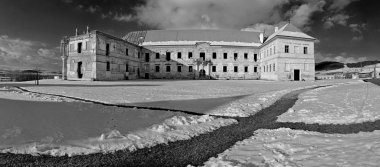 de ruïnes van kasteel banffy in bontida, in de buurt van Cluj-Napoca, Roemenië