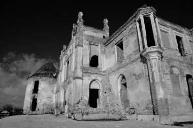 de ruïnes van kasteel banffy in bontida, in de buurt van Cluj-Napoca, Roemenië