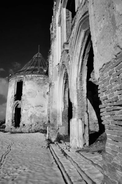 As ruínas do Castelo de Banffy em Bontida, perto de Cluj Napoca, Roménia — Fotografia de Stock