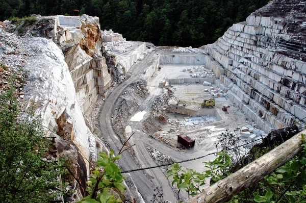 白い大理石、ruschita、ルーマニアの採石場 — ストック写真