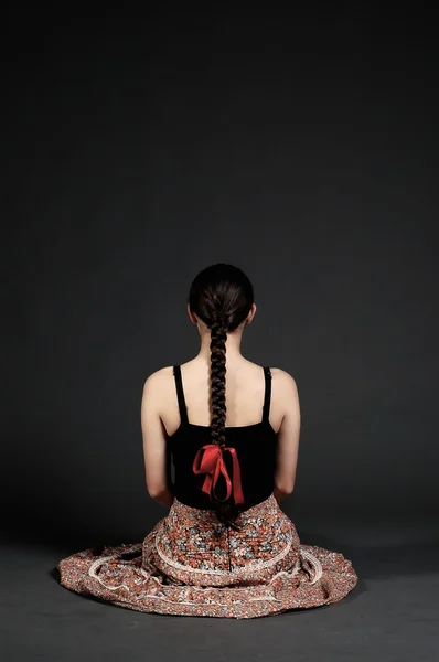 Hippi lány csinál jóga gyakorlása — Stock Fotó