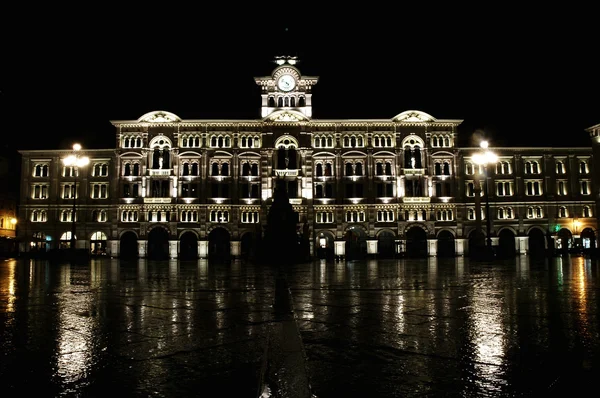 Italia, Trieste, piazza Unita d'Italia di notte — Foto Stock