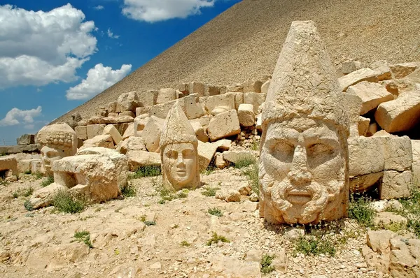 Köpfe der Statuen auf dem Berg Nemrut in der Türkei, UNESCO lizenzfreie Stockfotos