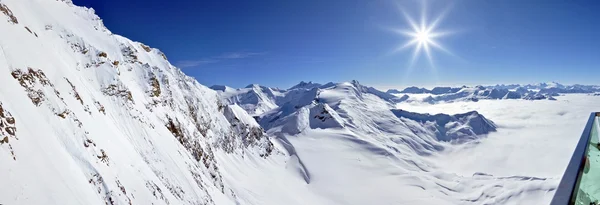 Vinter panorama utsikten från kitzsteinhorn peak ski resort, Österrike — Stockfoto